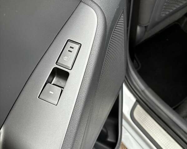 Сірий Хендай Ioniq, об'ємом двигуна 0 л та пробігом 131 тис. км за 16500 $, фото 20 на Automoto.ua