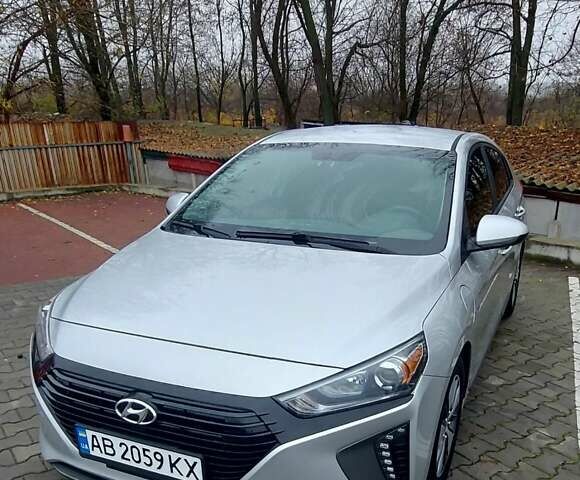 Серый Хендай Ioniq, объемом двигателя 1.58 л и пробегом 72 тыс. км за 16500 $, фото 9 на Automoto.ua