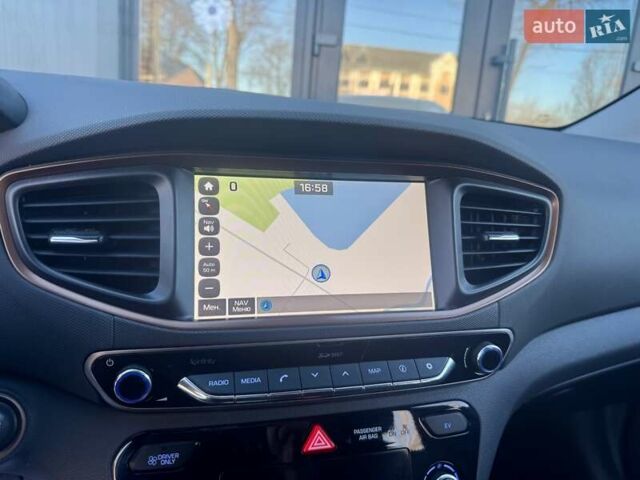 Серый Хендай Ioniq, объемом двигателя 0 л и пробегом 87 тыс. км за 11555 $, фото 95 на Automoto.ua