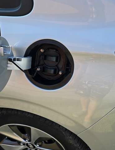 Серый Хендай Ioniq, объемом двигателя 0 л и пробегом 119 тыс. км за 13100 $, фото 4 на Automoto.ua