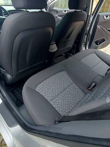 Серый Хендай Ioniq, объемом двигателя 1.58 л и пробегом 72 тыс. км за 16500 $, фото 34 на Automoto.ua