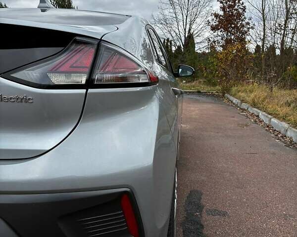Сірий Хендай Ioniq, об'ємом двигуна 0 л та пробігом 131 тис. км за 16500 $, фото 8 на Automoto.ua