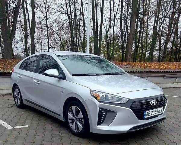 Серый Хендай Ioniq, объемом двигателя 1.58 л и пробегом 72 тыс. км за 16500 $, фото 2 на Automoto.ua