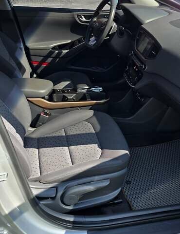 Серый Хендай Ioniq, объемом двигателя 0 л и пробегом 119 тыс. км за 13100 $, фото 13 на Automoto.ua