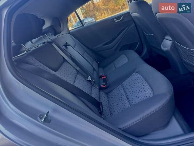 Серый Хендай Ioniq, объемом двигателя 0 л и пробегом 87 тыс. км за 11555 $, фото 122 на Automoto.ua
