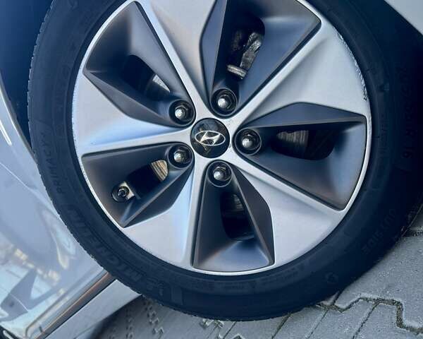 Серый Хендай Ioniq, объемом двигателя 0 л и пробегом 87 тыс. км за 11555 $, фото 16 на Automoto.ua