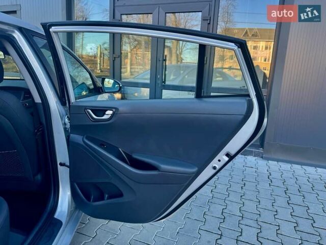Серый Хендай Ioniq, объемом двигателя 0 л и пробегом 87 тыс. км за 11555 $, фото 120 на Automoto.ua