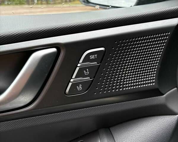 Сірий Хендай Ioniq, об'ємом двигуна 0 л та пробігом 131 тис. км за 16500 $, фото 13 на Automoto.ua