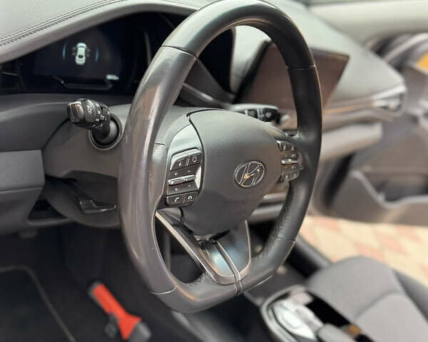 Серый Хендай Ioniq, объемом двигателя 0 л и пробегом 58 тыс. км за 15199 $, фото 27 на Automoto.ua