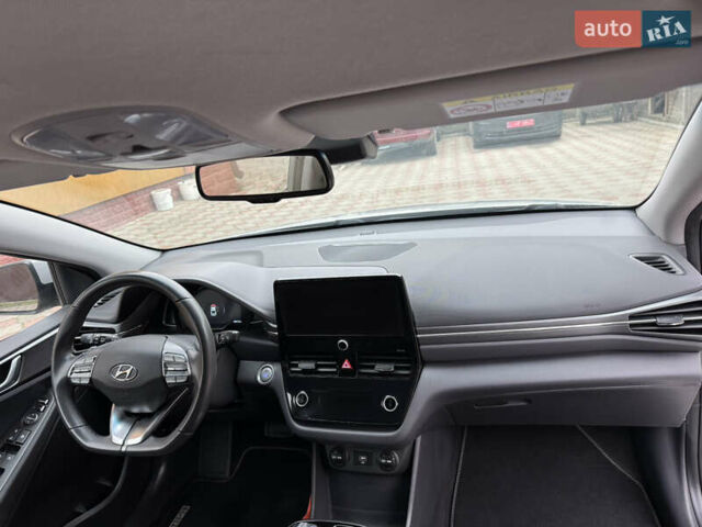 Серый Хендай Ioniq, объемом двигателя 0 л и пробегом 58 тыс. км за 15199 $, фото 37 на Automoto.ua