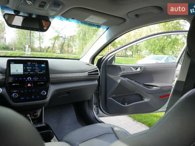 Серый Хендай Ioniq, объемом двигателя 0 л и пробегом 45 тыс. км за 16500 $, фото 34 на Automoto.ua
