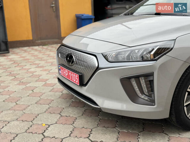 Серый Хендай Ioniq, объемом двигателя 0 л и пробегом 58 тыс. км за 15199 $, фото 49 на Automoto.ua