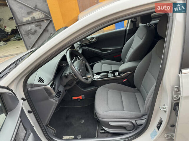 Серый Хендай Ioniq, объемом двигателя 0 л и пробегом 58 тыс. км за 15199 $, фото 14 на Automoto.ua