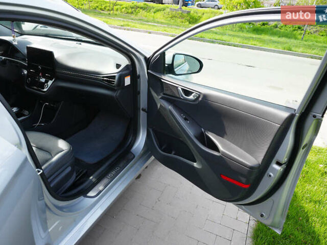 Серый Хендай Ioniq, объемом двигателя 0 л и пробегом 45 тыс. км за 16500 $, фото 46 на Automoto.ua