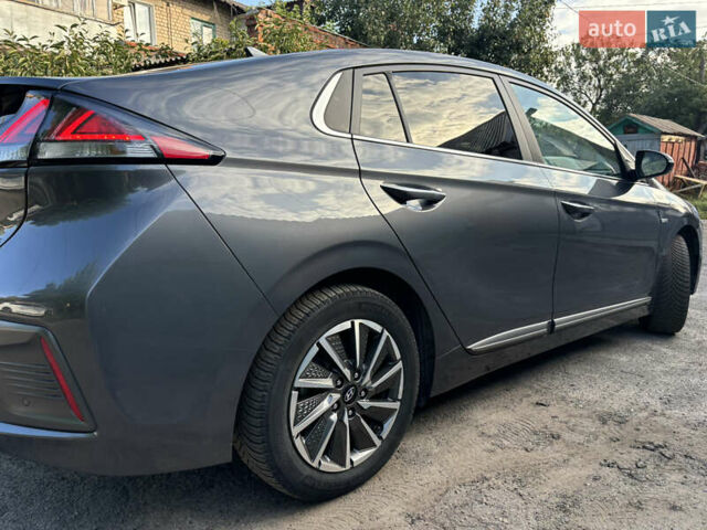 Серый Хендай Ioniq, объемом двигателя 0 л и пробегом 75 тыс. км за 15499 $, фото 11 на Automoto.ua