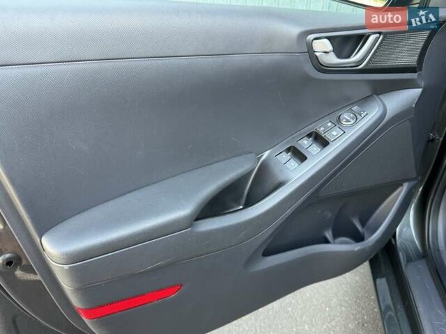 Сірий Хендай Ioniq, об'ємом двигуна 1.58 л та пробігом 165 тис. км за 15999 $, фото 9 на Automoto.ua