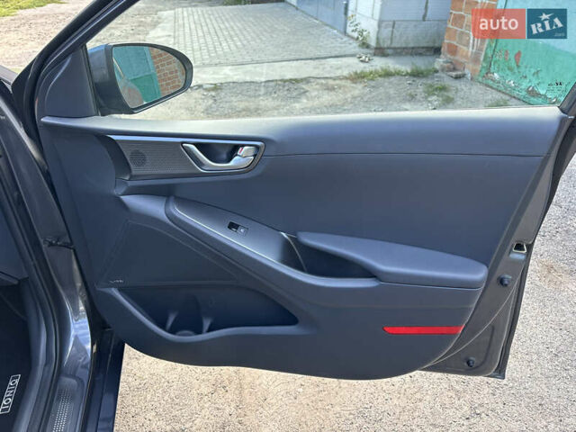 Серый Хендай Ioniq, объемом двигателя 0 л и пробегом 75 тыс. км за 15499 $, фото 25 на Automoto.ua