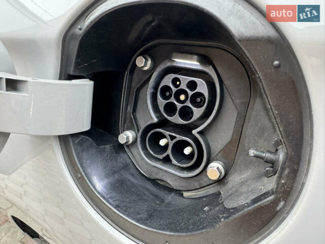 Серый Хендай Ioniq, объемом двигателя 0 л и пробегом 58 тыс. км за 15199 $, фото 31 на Automoto.ua