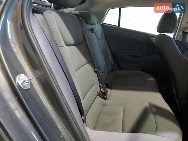 Серый Хендай Ioniq, объемом двигателя 1.58 л и пробегом 128 тыс. км за 3000 $, фото 9 на Automoto.ua