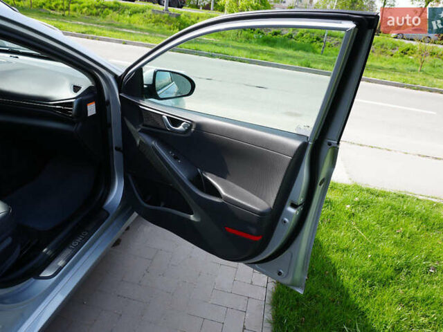 Серый Хендай Ioniq, объемом двигателя 0 л и пробегом 45 тыс. км за 16500 $, фото 48 на Automoto.ua