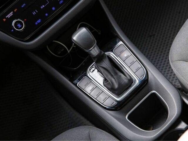 Серый Хендай Ioniq, объемом двигателя 1.58 л и пробегом 126 тыс. км за 14700 $, фото 5 на Automoto.ua