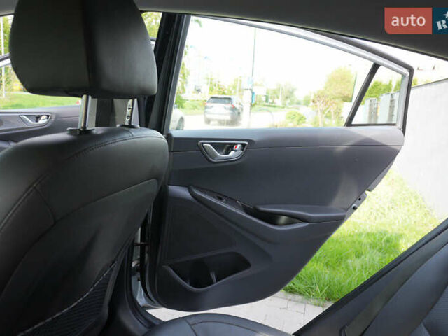 Серый Хендай Ioniq, объемом двигателя 0 л и пробегом 45 тыс. км за 16500 $, фото 33 на Automoto.ua