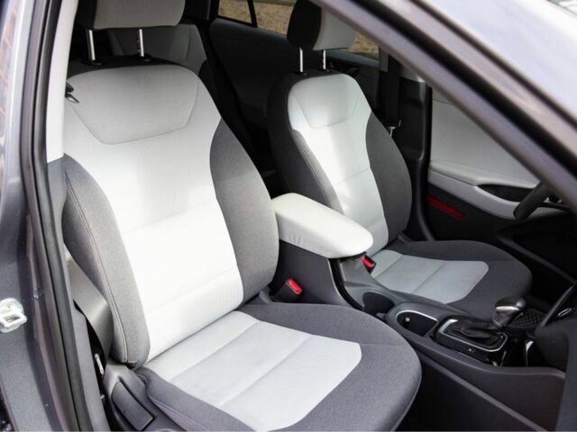 Серый Хендай Ioniq, объемом двигателя 1.58 л и пробегом 126 тыс. км за 14700 $, фото 6 на Automoto.ua