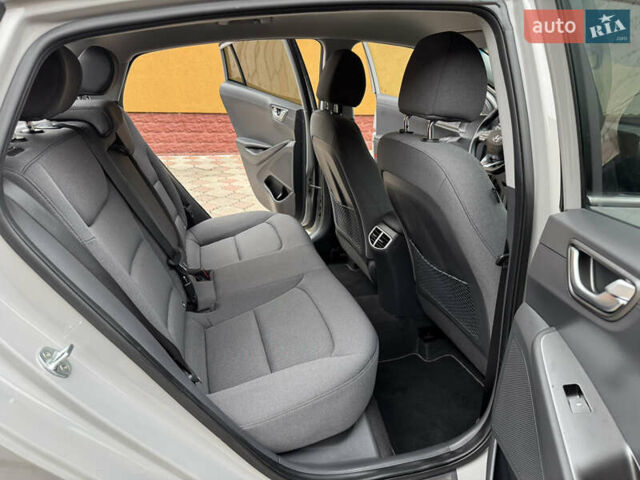 Серый Хендай Ioniq, объемом двигателя 0 л и пробегом 58 тыс. км за 15199 $, фото 19 на Automoto.ua