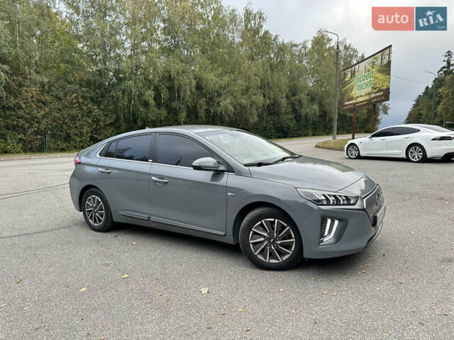 Серый Хендай Ioniq, объемом двигателя 0 л и пробегом 80 тыс. км за 17999 $, фото 19 на Automoto.ua