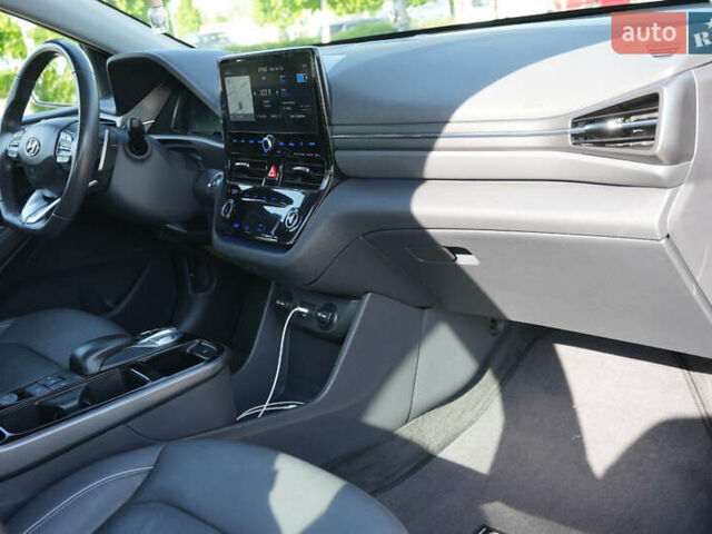 Серый Хендай Ioniq, объемом двигателя 0 л и пробегом 45 тыс. км за 16500 $, фото 14 на Automoto.ua