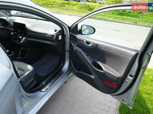 Серый Хендай Ioniq, объемом двигателя 0 л и пробегом 45 тыс. км за 16500 $, фото 47 на Automoto.ua