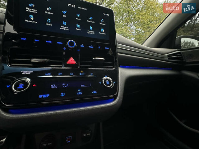 Серый Хендай Ioniq, объемом двигателя 0 л и пробегом 80 тыс. км за 17999 $, фото 31 на Automoto.ua