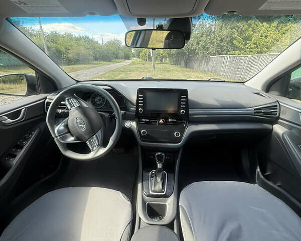 Серый Хендай Ioniq, объемом двигателя 1.58 л и пробегом 84 тыс. км за 15500 $, фото 5 на Automoto.ua
