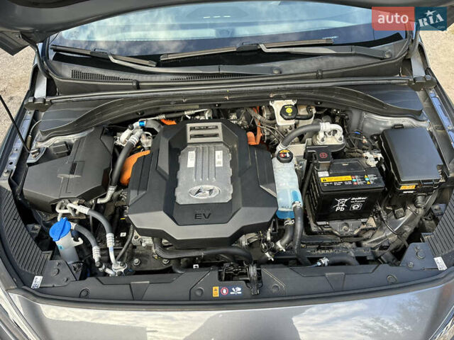 Серый Хендай Ioniq, объемом двигателя 0 л и пробегом 75 тыс. км за 15499 $, фото 29 на Automoto.ua