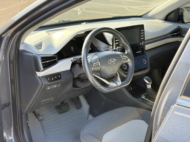 Серый Хендай Ioniq, объемом двигателя 1.6 л и пробегом 125 тыс. км за 14700 $, фото 3 на Automoto.ua