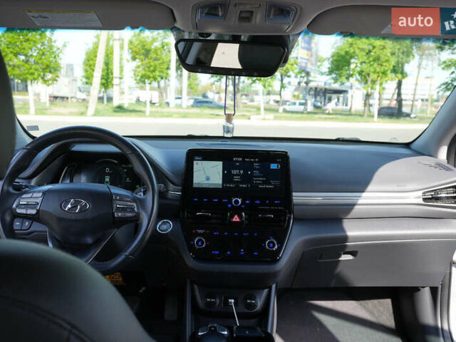 Серый Хендай Ioniq, объемом двигателя 0 л и пробегом 45 тыс. км за 16500 $, фото 18 на Automoto.ua