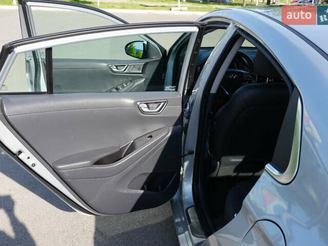 Серый Хендай Ioniq, объемом двигателя 0 л и пробегом 45 тыс. км за 16500 $, фото 19 на Automoto.ua