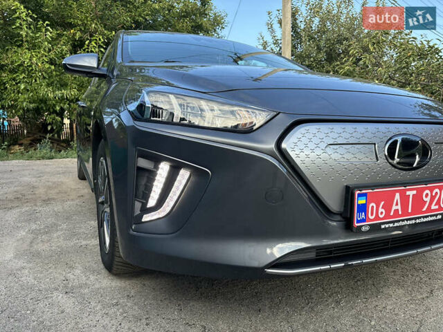 Серый Хендай Ioniq, объемом двигателя 0 л и пробегом 75 тыс. км за 15499 $, фото 3 на Automoto.ua