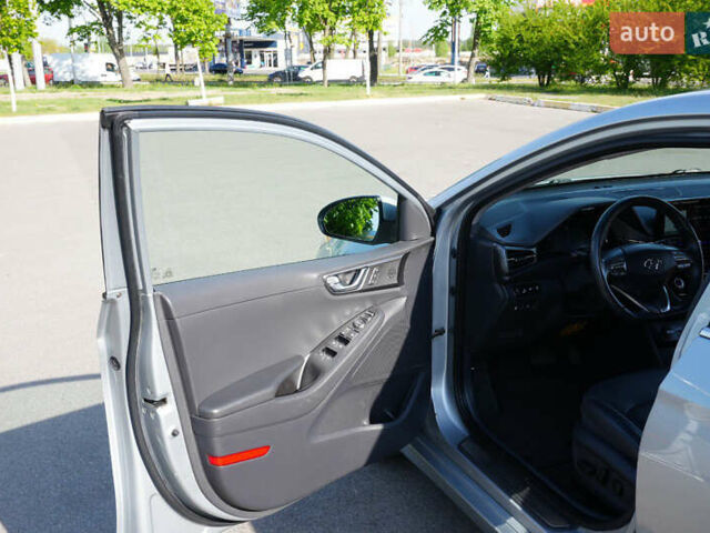 Серый Хендай Ioniq, объемом двигателя 0 л и пробегом 45 тыс. км за 16500 $, фото 21 на Automoto.ua