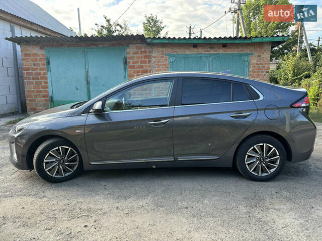 Серый Хендай Ioniq, объемом двигателя 0 л и пробегом 75 тыс. км за 15499 $, фото 5 на Automoto.ua
