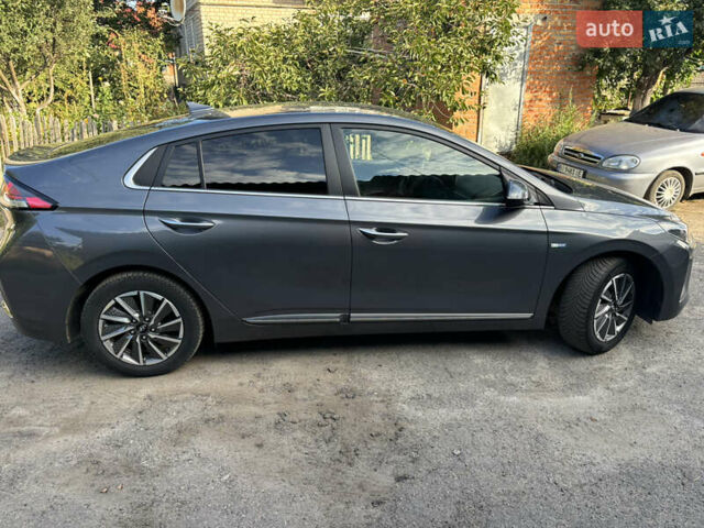 Серый Хендай Ioniq, объемом двигателя 0 л и пробегом 75 тыс. км за 15499 $, фото 6 на Automoto.ua