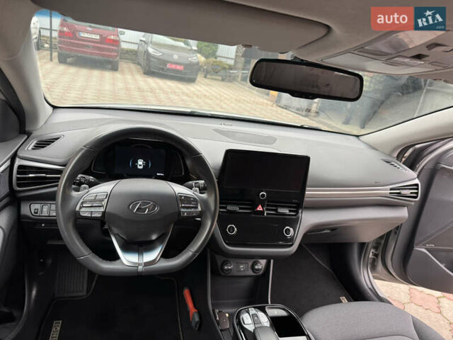 Серый Хендай Ioniq, объемом двигателя 0 л и пробегом 58 тыс. км за 15199 $, фото 34 на Automoto.ua