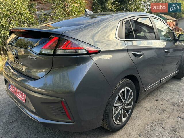 Серый Хендай Ioniq, объемом двигателя 0 л и пробегом 75 тыс. км за 15499 $, фото 13 на Automoto.ua