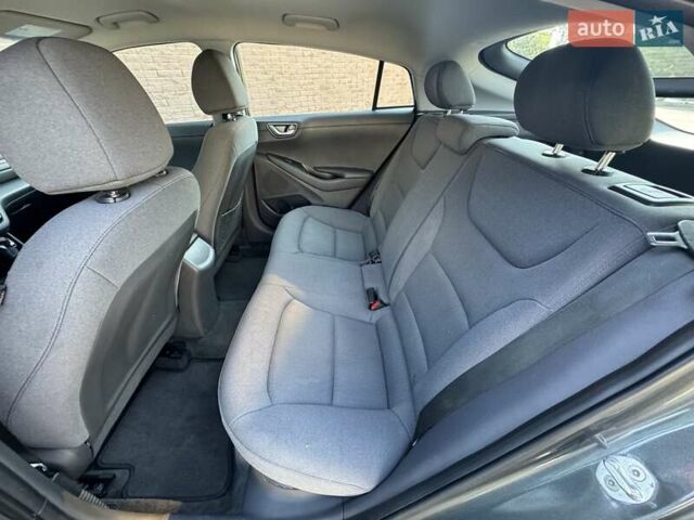 Сірий Хендай Ioniq, об'ємом двигуна 1.58 л та пробігом 165 тис. км за 15999 $, фото 13 на Automoto.ua