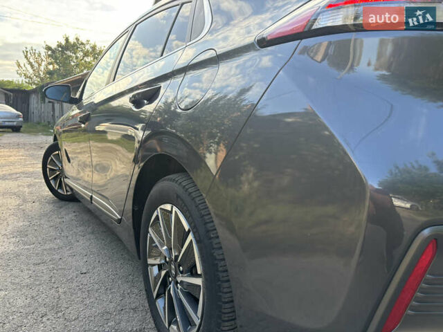 Серый Хендай Ioniq, объемом двигателя 0 л и пробегом 75 тыс. км за 15499 $, фото 9 на Automoto.ua