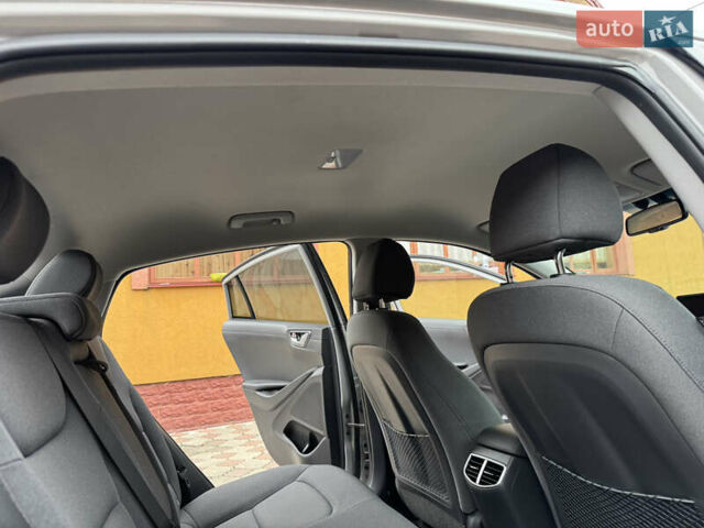 Серый Хендай Ioniq, объемом двигателя 0 л и пробегом 58 тыс. км за 15199 $, фото 20 на Automoto.ua