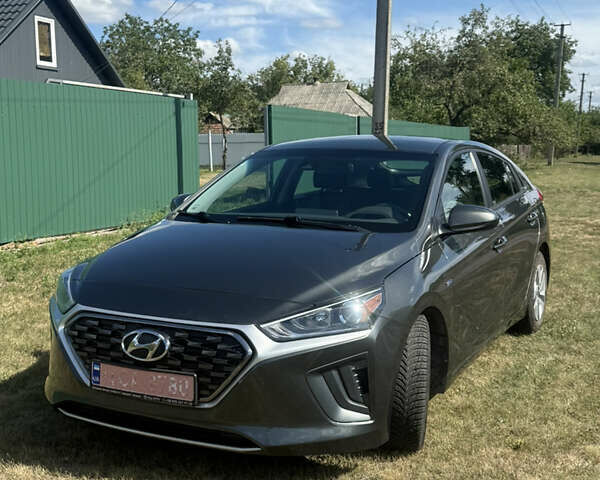 Серый Хендай Ioniq, объемом двигателя 1.58 л и пробегом 84 тыс. км за 15500 $, фото 1 на Automoto.ua