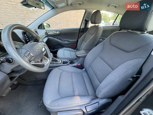 Сірий Хендай Ioniq, об'ємом двигуна 1.58 л та пробігом 165 тис. км за 15999 $, фото 11 на Automoto.ua