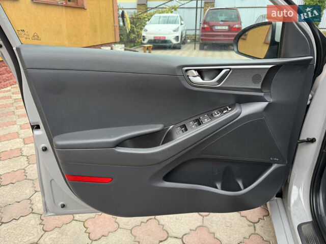 Серый Хендай Ioniq, объемом двигателя 0 л и пробегом 58 тыс. км за 15199 $, фото 11 на Automoto.ua