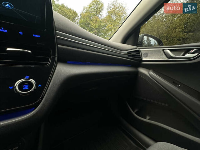 Серый Хендай Ioniq, объемом двигателя 0 л и пробегом 80 тыс. км за 17999 $, фото 25 на Automoto.ua